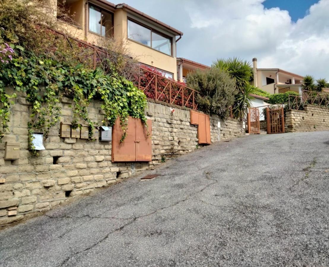 Sguardo Sul Lago Trevignano Romano Kültér fotó