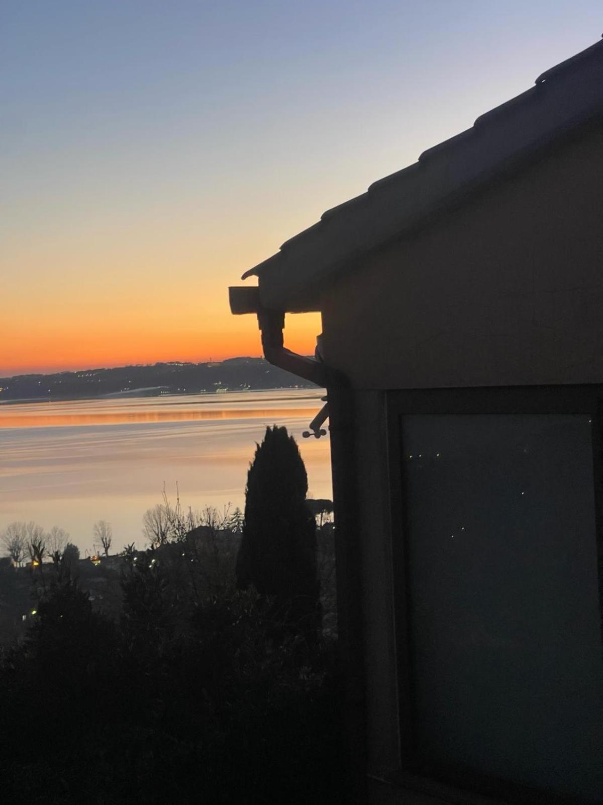 Sguardo Sul Lago Trevignano Romano Kültér fotó
